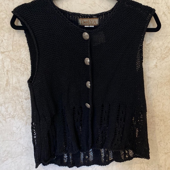 Dalya Knit Vest - Picture 4 of 12